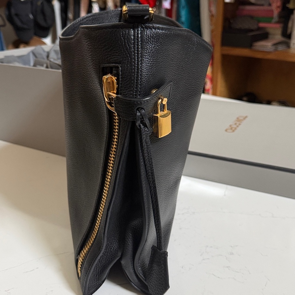 Tom Ford Black Leather Shoulder Bag with Gold Hardware - Picture 5 of 12